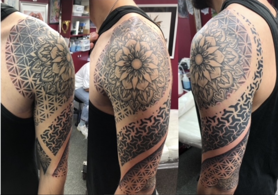 Mandala Tattoo, Sacred Geometry Tattoo, Pattern Tattoo, Flower Of Life Tattoo, Blackwork Tattoo, Dotwork Tattoo, Rosana Dermadonna, done in Amsterdam